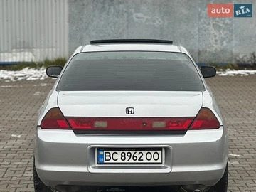 Авто Honda Accord 2000 № 8930229