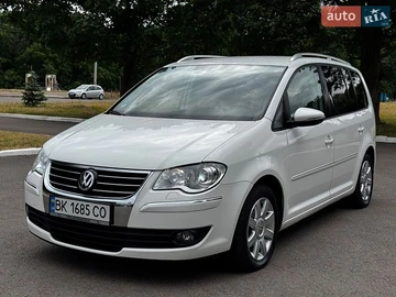 Авто Volkswagen Touran 2009 № 8930950