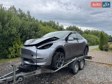 Авто Tesla Model Y 2024 № 8932228