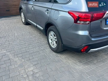 Авто Mitsubishi Outlander 2017 № 8933082