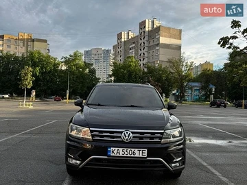 Авто Volkswagen Tiguan 2020 № 8933303