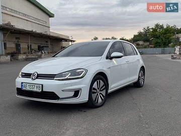 Авто Volkswagen E-Golf 2018 № 8933422