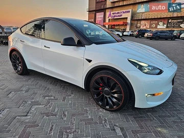 Авто Tesla Model Y 2024 № 8934282