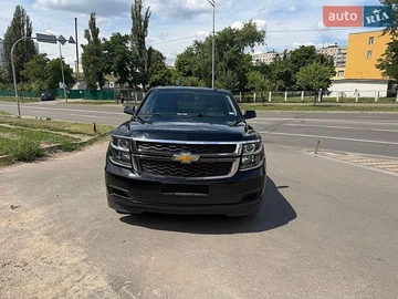 Авто Chevrolet Suburban 2018 № 8935439