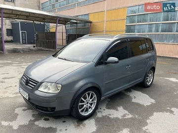 Авто Volkswagen Touran 2006 № 8939750