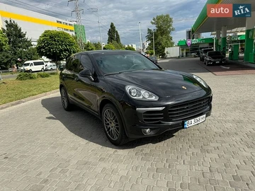 Авто Porsche Cayenne 2016 № 8940048