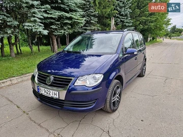 Авто Volkswagen Touran 2008 № 8940143