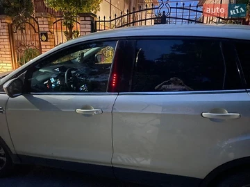 Авто Ford Escape 2016 № 8940339