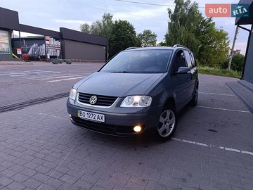 Авто Volkswagen Touran 2005 № 8940370
