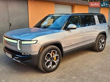Авто Rivian R1S 2023 № 8940546