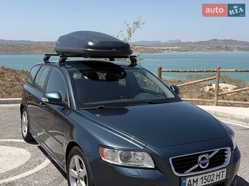 Авто Volvo V50 2010 № 8941129