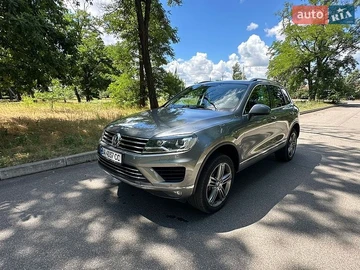 Авто Volkswagen Touareg 2015 № 8942453