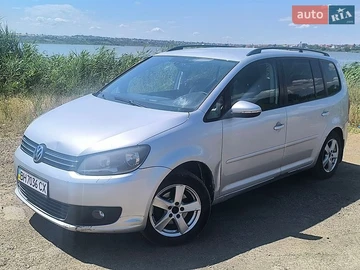 Авто Volkswagen Touran 2011 № 8942875
