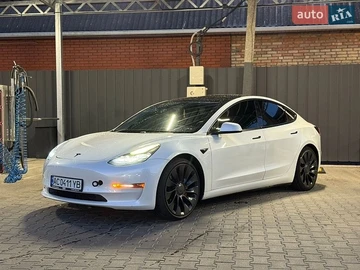 Авто Tesla Model 3 2020 № 8943199