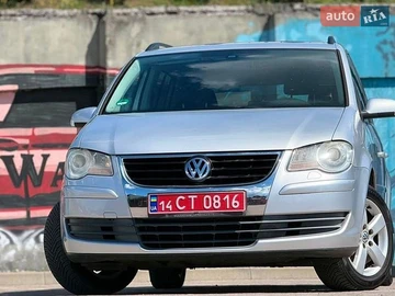 Авто Volkswagen Touran 2009 № 8943347
