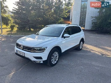 Авто Volkswagen Tiguan 2017 № 8947820