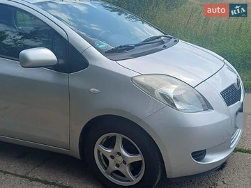 Авто Toyota Yaris 2007 № 8948115