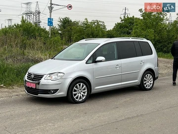 Авто Volkswagen Touran 2008 № 8949373