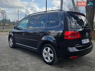 Авто Volkswagen Touran 2010 № 8951451