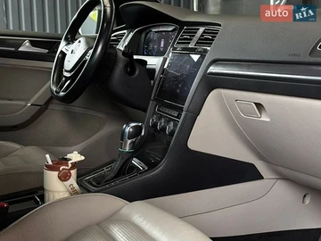 Авто Volkswagen E-Golf 2019 № 8951627
