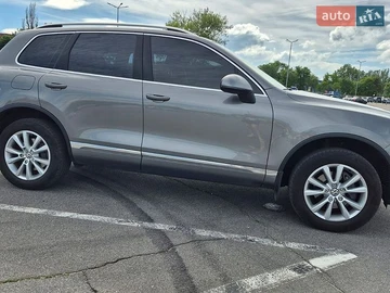 Авто Volkswagen Touareg 2014 № 8952405
