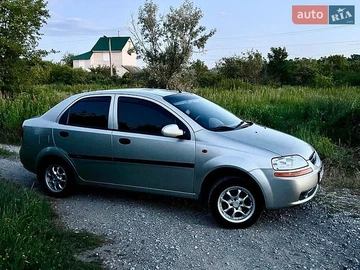 Авто Chevrolet Aveo 2004 № 8952556