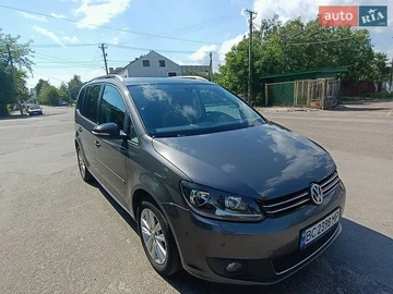 Авто Volkswagen Touran 2011 № 8956528
