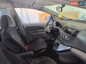 Авто Mitsubishi Grandis 2006 № 8961162
