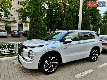 Авто Mitsubishi Outlander 2024 № 8963182