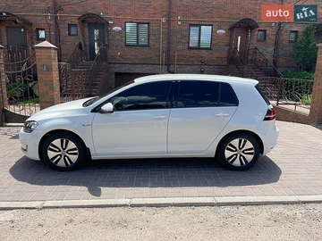 Авто Volkswagen E-Golf 2016 № 8963807