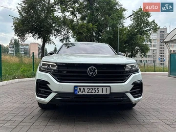 Авто Volkswagen Touareg 2022 № 8965430