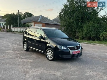 Авто Volkswagen Touran 2010 № 8968691