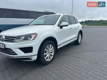 Авто Volkswagen Touareg 2015 № 8971197