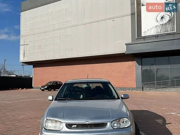 Авто Volkswagen Golf 2000 № 8971647