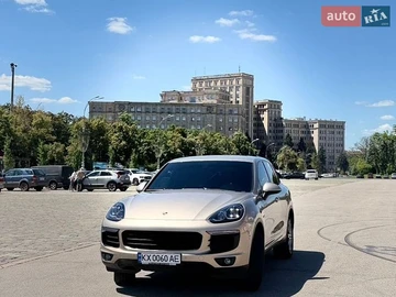 Авто Porsche Cayenne 2015 № 8971817