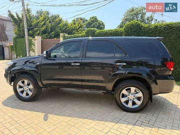 Авто Toyota Fortuner 2007 № 8972027
