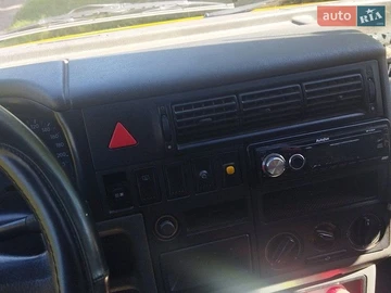 Авто Volkswagen Transporter 2000 № 8975537