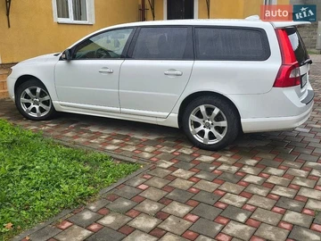 Авто Volvo V70 2009 № 8975574