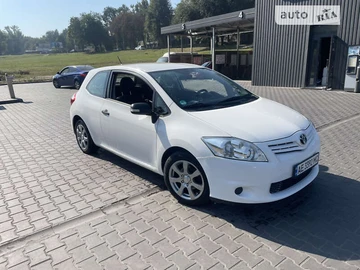 Авто Toyota Auris 2010 № 8978054