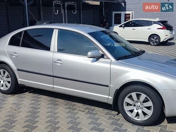 Авто Skoda Superb 2004 № 8981010