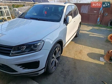 Авто Volkswagen Touareg 2015 № 8982297