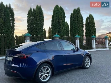 Авто Tesla Model Y 2021 № 8983231