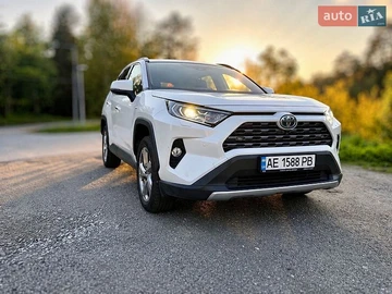 Авто Toyota Rav4 2021 № 8984111