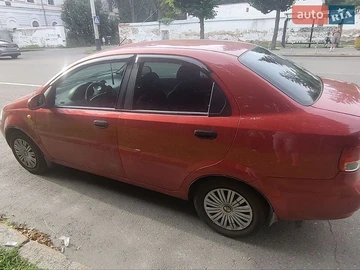Авто Chevrolet Aveo 2005 № 8984808