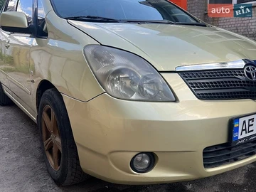 Авто Toyota Corolla Verso 2004 № 8984957