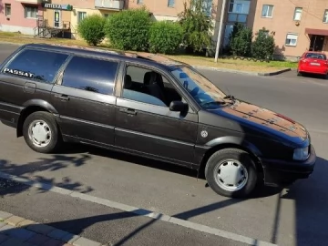 Авто Volkswagen Passat Hatchback 1989 № 7024751