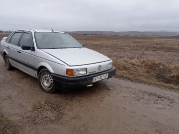 Авто Volkswagen Passat Sedan 1989 № 7035893