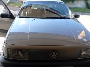 Авто Volkswagen Passat Variant 1990 № 7036111