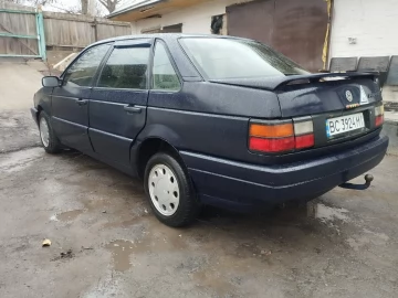 Авто Volkswagen Passat Sedan 1991 № 7040026