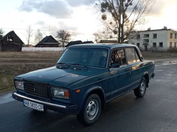 Авто ВАЗ 2107 2001 № 7041061